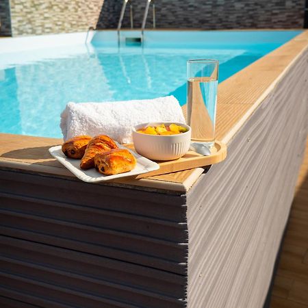 Evasion En Plein Coeur De La Ville Studio Jacuzzis Sauna Et Piscine Au Centre De Port-Louis Εξωτερικό φωτογραφία